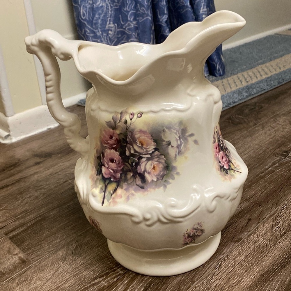 Wash bin and Pitcher
